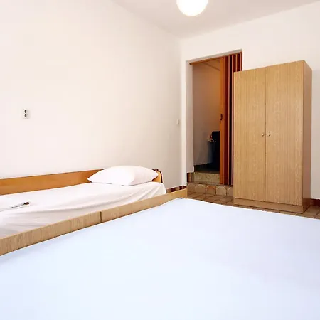 Studio 10003b